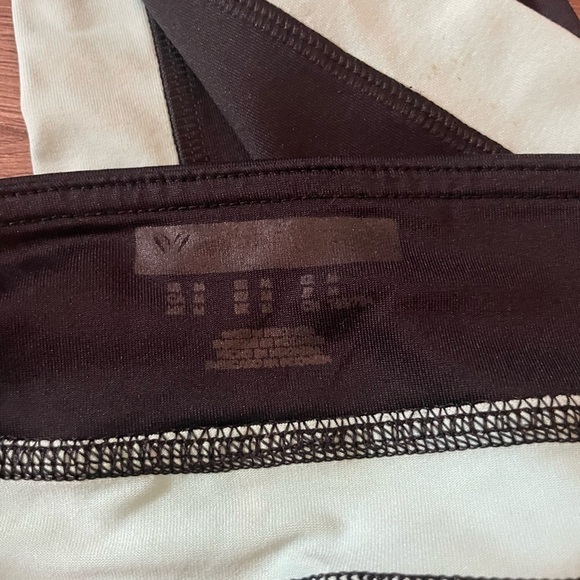 Forever 21 Medium Activewear Leggings - Picture 6 of 7